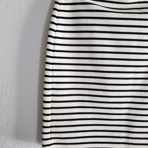 Forever 21 Black & White Striped Skirt - size M - Picture 3 of 5